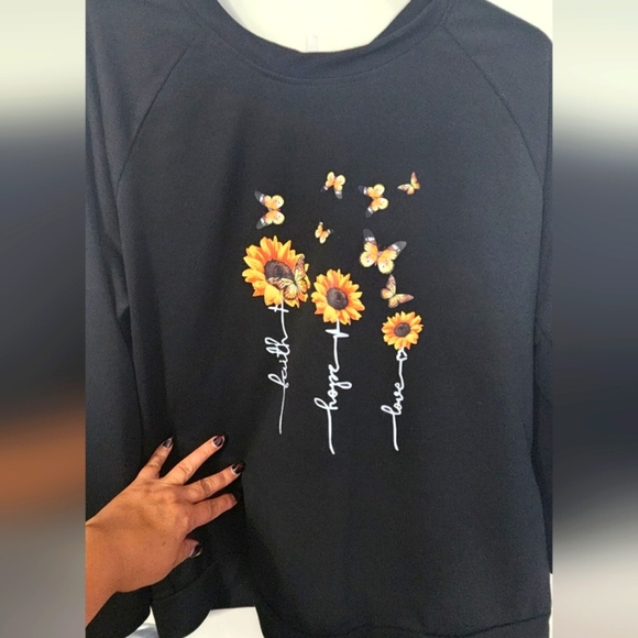 NWOT Black Long-Sleeved T-Shirt - Picture 2 of 2